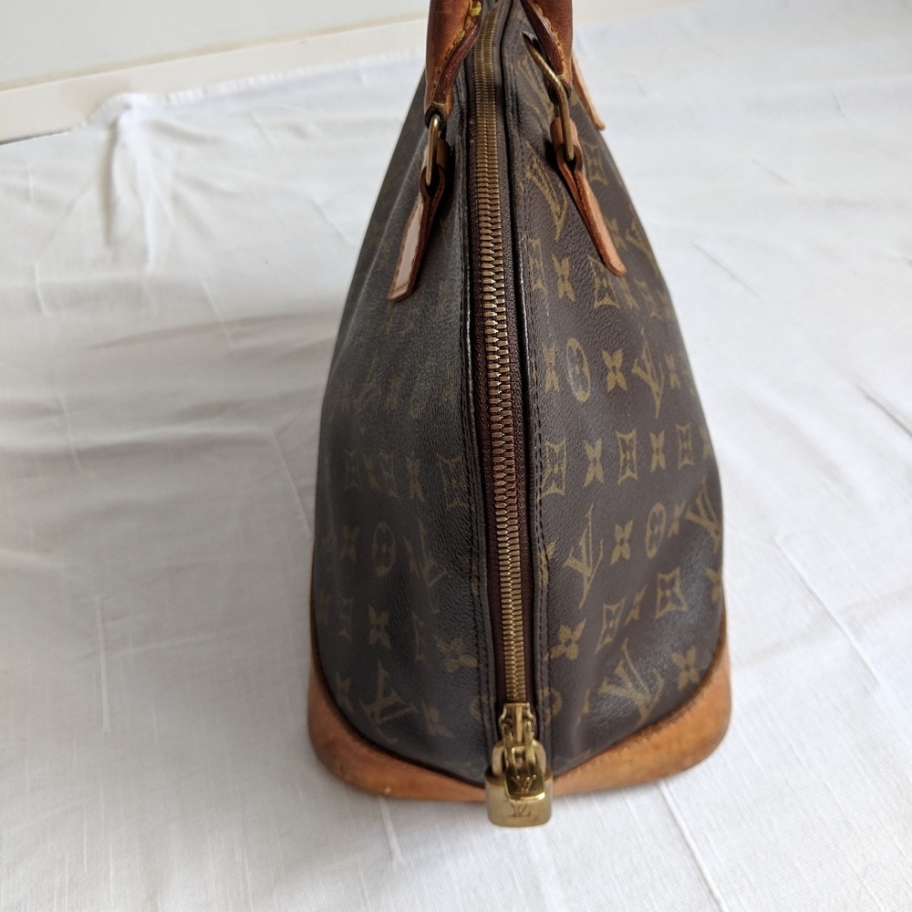 Item: Louis Vuitton Bag. Stolen From My Property In San Antonio Texas - Picture 5 of 16